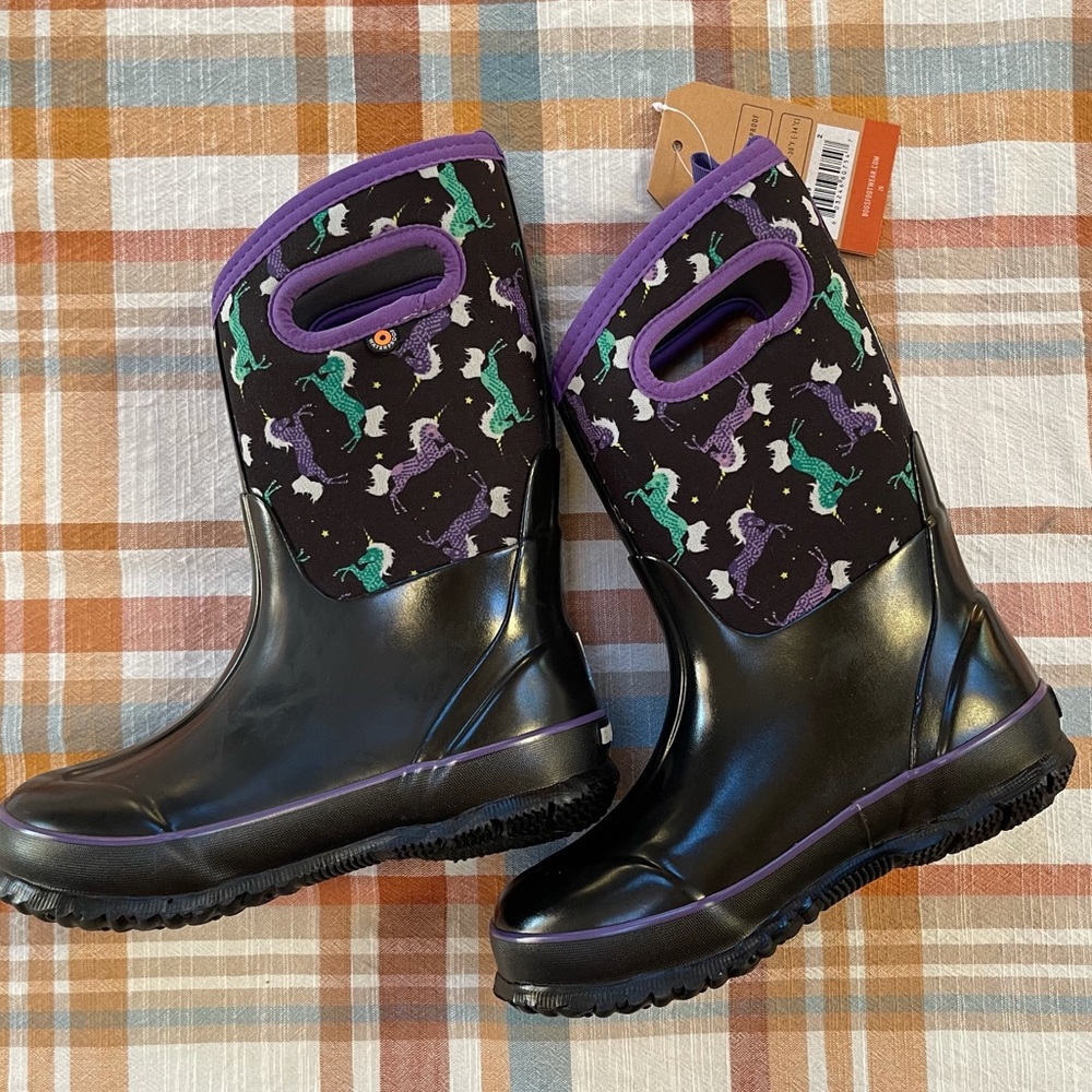 NWT Bogs winter boots size 2 black purple unicorns